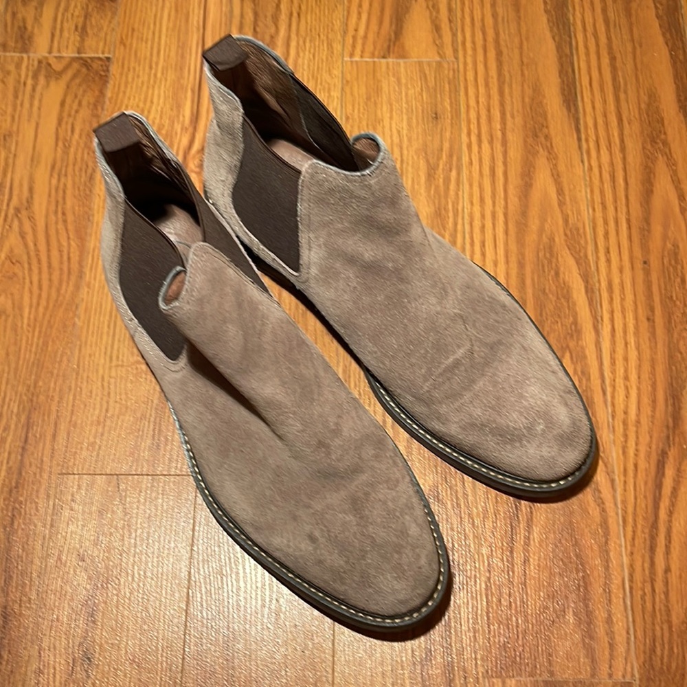 1901 | grey suede boots